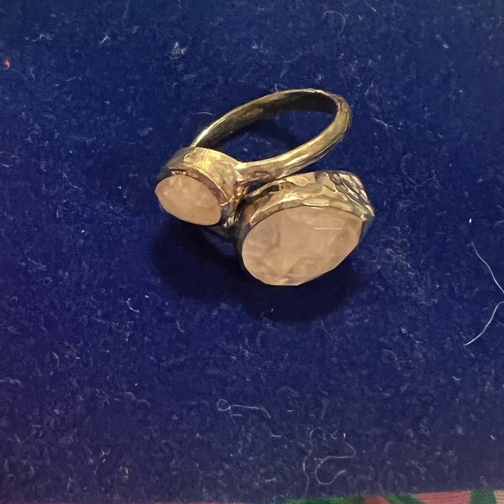 Adjustable stone ring